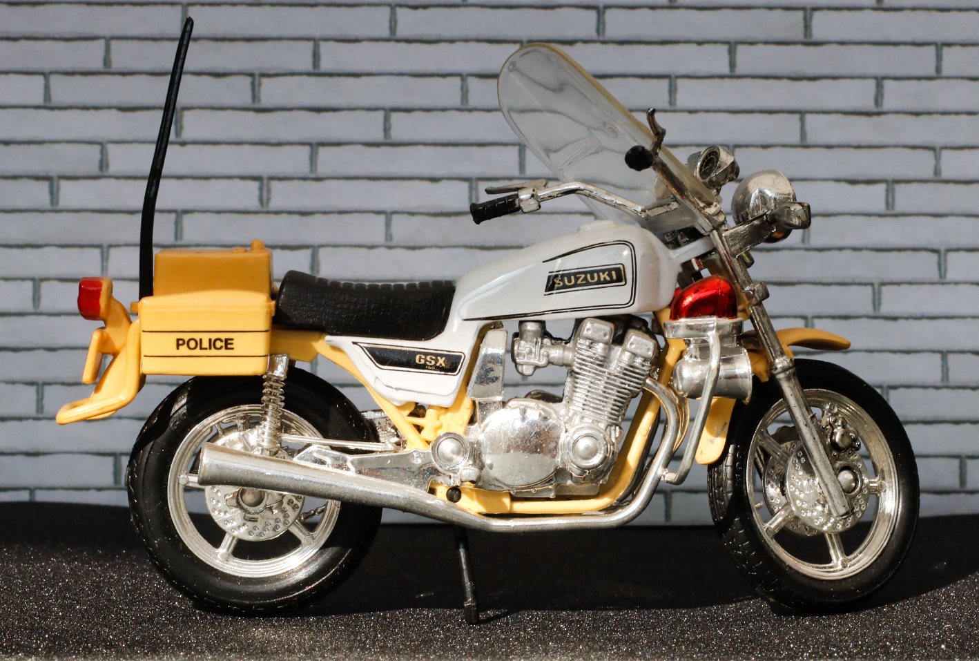 Maisto Suzuki GSX1100 Police